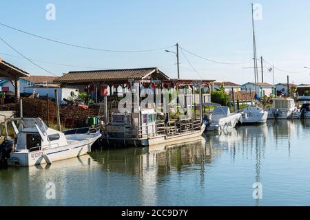 Andernos les Bains (Südwestfrankreich): Austernhafen und Hütten, wo Sie Austern aus der Bucht von Arcachon genießen können Stockfoto