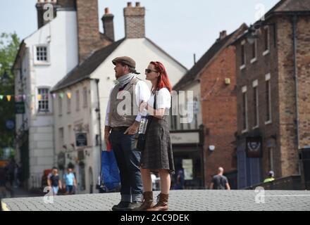 Ironbridge, Shropshire. Paar mit Gesichtsmasken während der Covid-19 Pandemie Großbritannien UK 2020 Stockfoto