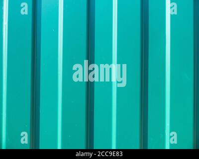 Verzinktes Profilblech, rostfrei grün. Hintergrund- oder Texturkonzept. Draufsicht. Nahtloses Muster. Stockfoto