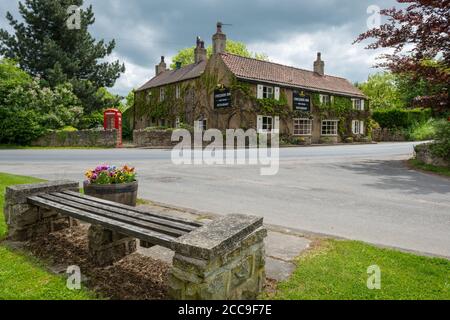 Das Chequers Inn in Ledsham, West Yorkshire ein traditionelles Dorfpub mit einer langen Geschichte Stockfoto