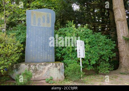 Iwate, Japan - Denkmal von Matsuo Basho in Takadachi Gikeido (Yoshitsune Hall) in Hiraizumi, Iwate, Japan. Eine berühmte historische Stätte. Stockfoto