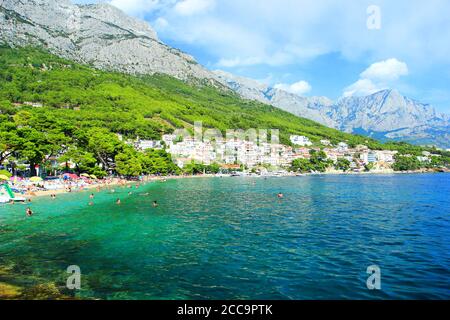 Brela, touristisches Ziel in der Nähe von Makarska Stadt, Adria, Kroatien Stockfoto