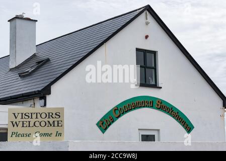 Connemara, Irland- 21. Jul 2020: Das Connemara Smokehouse an der Westküste der Grafschaft Galway in Irland Stockfoto