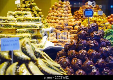 Belgische Pistazien Süßigkeiten in einem Schaufenster Stockfoto