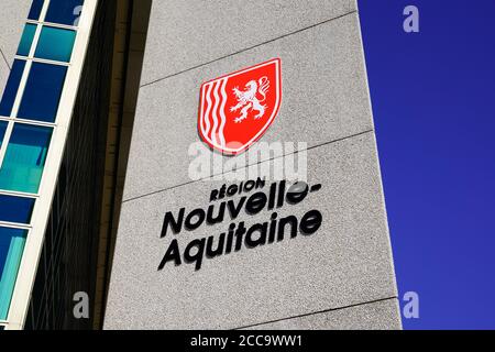 Bordeaux , Aquitaine / Frankreich - 08 16 2020 : Nouvelle aqutaine Zeichen und Text-Logo mit Grafik-Charter-Bild aus neuer Region Stockfoto