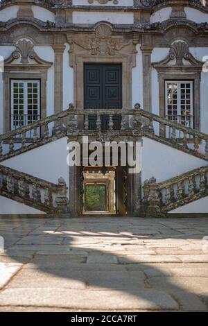 Vila Real / Portugal - 08 01 2020: Blick auf das Außengebäude Solar de Mateus, ikonisch des portugiesischen Barock aus dem 18. Jahrhundert Stockfoto