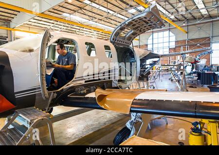 Flugzeugproduktion der Socata TBM 900 und 950 in der Flugzeugfabrik Deher-Socata am Flughafen in Tarbes Südfrankreich. Stockfoto