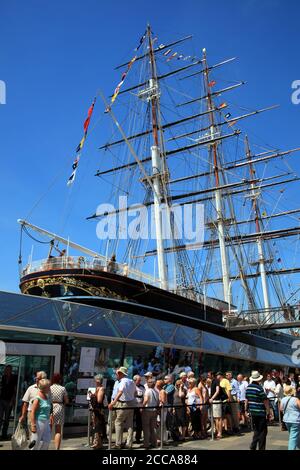 London, Großbritannien, 27. Mai 2012 : das Cutty Sark Tee-Klipper-Schiff in Greenwich mit Besuchern, die ein beliebtes Reiseziel Touristenattraktion landmar ist Stockfoto