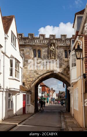 High Street Tor, 13. Jahrhundert Tor zur Kathedrale Close, Salisbury, England. Stockfoto