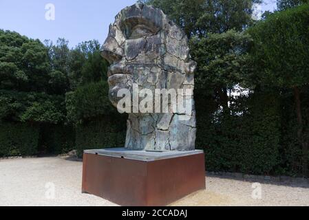 Bronzekopf von Tindaro, von Igor Mitoraj in den Boboli-Gärten Stockfoto