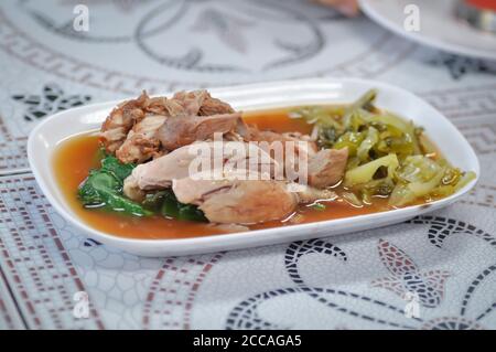 Schweinefleisch, gekochtes Schweinefleisch oder frischen Schinken und Gemüse einkochen Stockfoto