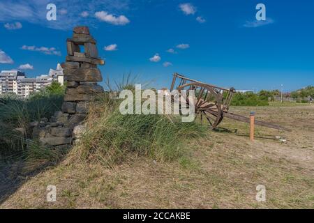 Courseulles-Sur-Mer, Frankreich - 08 04 2020: Juno Beach Centre, Gedenkstein Stockfoto