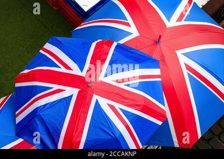 Union Jack, die Nationalflagge des Vereinigten Königreichs, bedruckte Regenschirme auf dem Camden Market in London Stockfoto