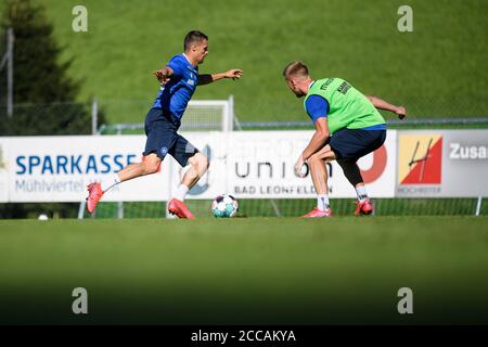 Philip Heise (KSC) im Duell mit Alexander Groiss (KSC). GES/Fußball/2. Bundesliga: Karlsruher SC - Trainingslager, 08/20/2020 Fußball: 2. Bundesliga: KSC Trainingslager, Bad Leonfelden, Österreich, 20. August 2020 - weltweite Nutzung Stockfoto