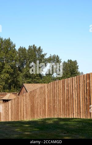 Holzvorratszaun an Fort Langley National Historic Site, British Columbia, Kanada Stockfoto