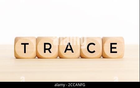 Trace-Konzept. Holzblock mit Text auf Holztisch. Speicherplatz kopieren Stockfoto