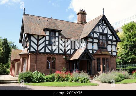 Grosvenor Park Lodge in der historischen ummauerten Stadt Chester Stockfoto