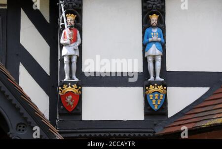 Norman Earls geschnitzt auf der historischen Grosvenor Park Lodge in Chester Stockfoto