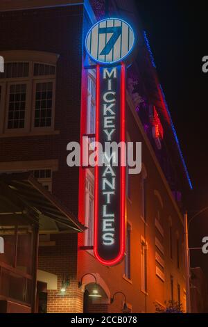 Oklahoma City - USA - 8. September 2015; Baseball-Legende Mickey Mantles Restaurant Neonschild in Bricktown, Oklahoma City, OK, USA. Stockfoto