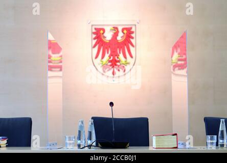 Potsdam, Deutschland. August 2020. Der Hörsaal des Verfassungsgerichts des Landes Brandenburg im Justizzentrum. Quelle: Soeren Stache/dpa-Zentralbild/ZB/dpa/Alamy Live News Stockfoto
