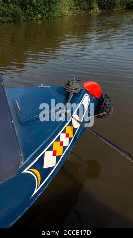 Nahaufnahme von hübsch bemalten Detail auf der Schleife eines narrowboat Stockfoto