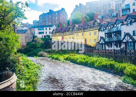 Edinburgh Schottland 6. Aug 2020 malerische Häuser am Wasser des Leith Dean Village, Edinburgh, Schottland Stockfoto