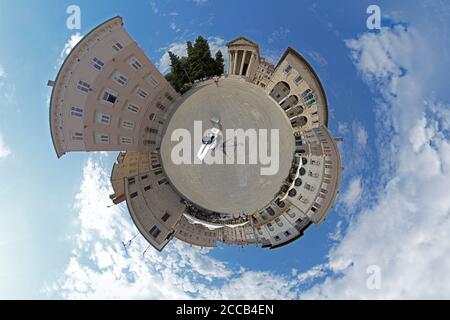 Foto des kleinen Planeten, Marktplatz mit Augustus-Tempel und Rathaus, Pula, Istrien, Kroatien Stockfoto