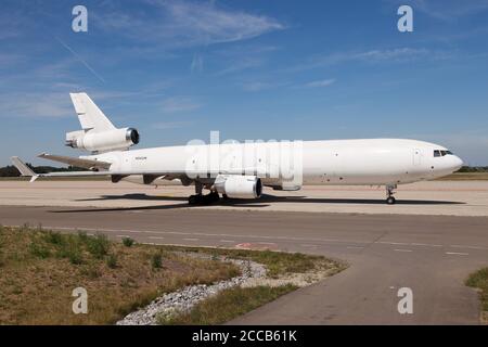 Lüttich, Belgien. Juli 2020. Ein Western Global Airlines McDonnell Douglas MD-11(F), der sich am Liege Bierset Airport ausruhen kann. Bild: Fabrizio Gandolfo/SOPA Images/ZUMA Wire/Alamy Live News Stockfoto