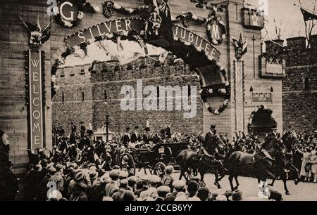 Am 11. Mai 1935 setzen König George V. und Königin Mary ihre Silberjubiläum von 25 Jahren auf dem Thron mit einem Besuch in Cardiff, Wales, fort. Stockfoto