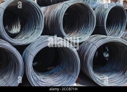 Gebäude Anker sind im Lager der metallurgischen Produkten. Element der baulichen Struktur Stockfoto