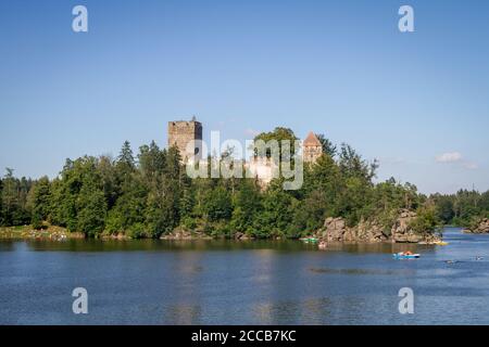 Burgruine Lichtenfels, Ottenstein-Stausee, Kamptal-Seenweg 620, Wanderung bei Dobra-Stausee, Waldviertel, Österreich Stockfoto