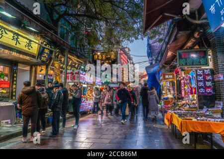 Einkaufsstraße im muslimischen Viertel in Xian, China Stockfoto