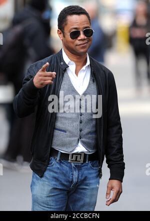 Manhattan, Vereinigte Staaten Von Amerika. März 2012. NEW YORK, NY - MÄRZ 12: Schauspieler Cuba Gooding Jr. spaziert am 12. März 2012 im flatiron-Viertel von Manhattan in New York City. Personen: Kuba Gooding Jr Kredit: Storms Media Group/Alamy Live News Stockfoto