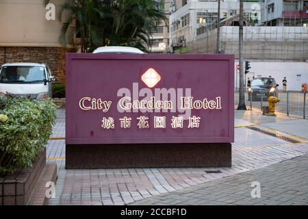 HONGKONG, HONGKONG SAR, CHINA: 11. AUGUST 2020. Chinesische Covid-19-Tester übernehmen das City Garden Hotel in Fortress Hill Hongkong. Die unbeliebten Bewegungen Stockfoto