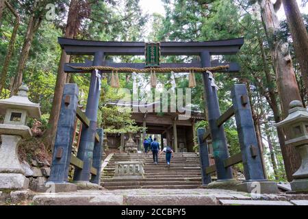 Kyoto, Japan - Annäherung an den Atago-Schrein auf Mt. ATAGO in Kyoto, Japan. ATAGO Shrine ist ein schintoistischer Schrein auf dem Berg Atago, im Nordwesten von Kyoto, Japan. Stockfoto