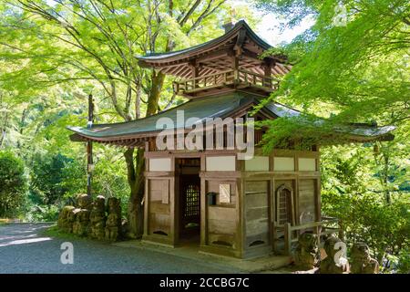 Kyoto, Japan - Otagi Nenbutsu-ji Tempel in Kyoto, Japan. Der Tempel wurde 1955 wieder aufgebaut. Stockfoto