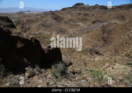Autos, die von kurvigen Straßen auf der alten Route 66 abfahren In Arizona Stockfoto
