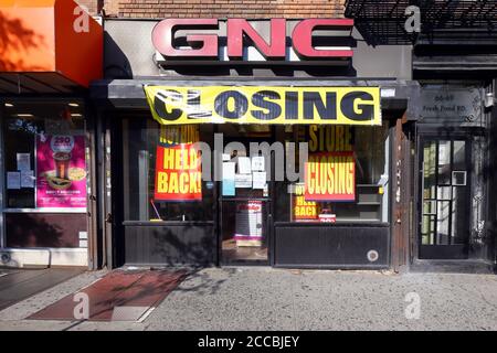 Ein Geschäft des General Nutrition Center (GNC) wird im Juli 2020 in New York, NY, geschlossen. Stockfoto