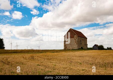 Die Kapelle St. Peter-on-the-Wall, Bradwell-on-Sea, Essex, ist ein denkmalgeschütztes Gebäude und gehört zu den ältesten intakten christlichen Kirchen in England. Stockfoto