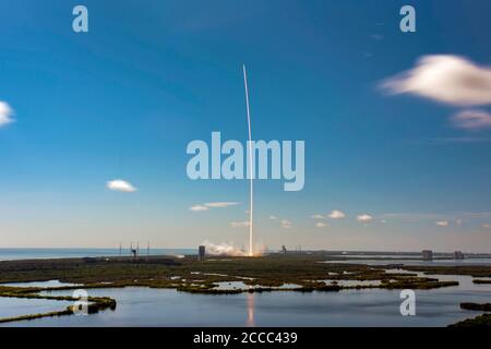 CAPE CANAVERAL, USA - 18. August 2020 - am Dienstag, den 18. August um 10:31 Uhr EDT startete SpaceX seine elfte Starlink-Mission, zu der 58 Starl gehörten Stockfoto