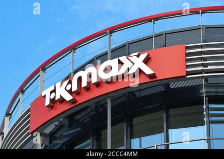 1. August 2020, Kiel, die Außenwerbung in der Kieler Filiale der Modehette TK-Maxx, Holstenstraße 19-27/Wall 2-12, 24103 Kiel. TK Maxx ist die europäische Niederlassung der US-Kaufhauskette TJ Maxx. --- nur für redaktionelle Zwecke! --- nur für redaktionelle Verwendung! --- weltweit im Einsatz Stockfoto