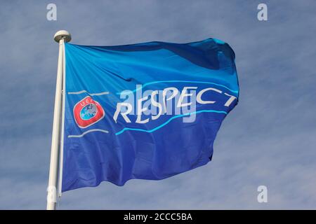 UEFA-Respect-Kampagne gegen Rassismus und zur Förderung der Arbeit an Einheit und Respekt über Geschlecht, Rasse, Religion und Fähigkeiten hinweg Foto von Tony Henshaw Stockfoto