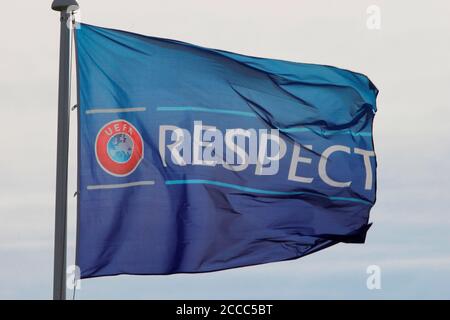 UEFA-Respect-Kampagne gegen Rassismus und zur Förderung der Arbeit an Einheit und Respekt über Geschlecht, Rasse, Religion und Fähigkeiten hinweg Foto von Tony Henshaw Stockfoto