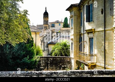 Frankreich. Gard (30) die Stadt Uzes. Das typische Gebäude der Altstadt Stockfoto