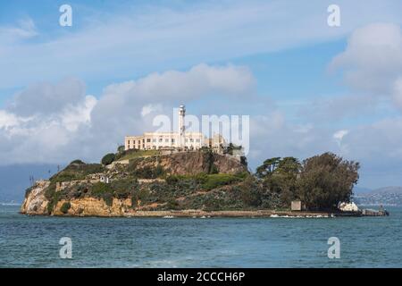 Alcatraz Island von der Bucht von San Francisco aus gesehen, Kalifornien, USA Stockfoto