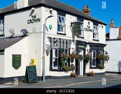 The Crown Pub im Dorf Hemingbrough, North Yorkshire, England Stockfoto