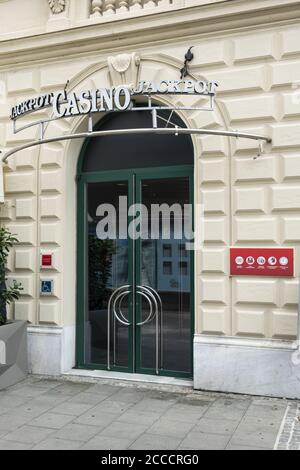 Graz, Österreich. August 2020. Die Außenansicht des Casino Palastes Stockfoto