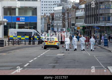 Southend, Essex, Großbritannien. August 2020. Mindestens ein Mann wurde wegen GBH verhaftet, nachdem zwei Männer bei einem "Zwischenfall" über Nacht in Southend, Essex, lebensbedrohliche Verletzungen erlitten hatten. Mehrere Straßensperrungen sind noch vorhanden und Gerichtsbeamte sind vor Ort. Ricci Fothergill/Alamy Live News Stockfoto