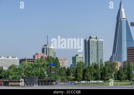 Nordkoreanische Kriegsfrau-Trupp in Vorbereitung für die Militärparade, Pjöngjang, Nordkorea Stockfoto
