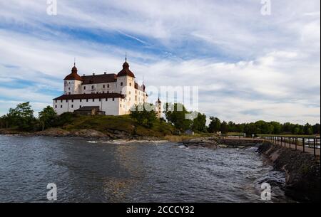 Lidköping, SCHWEDEN - 11. Jul 2020: Schloss Lacko war das erste Gebäude wurde bereits im Jahr 1298 gebaut. Seitdem wurde sie von Bischöfen weiter ausgebaut, Stockfoto